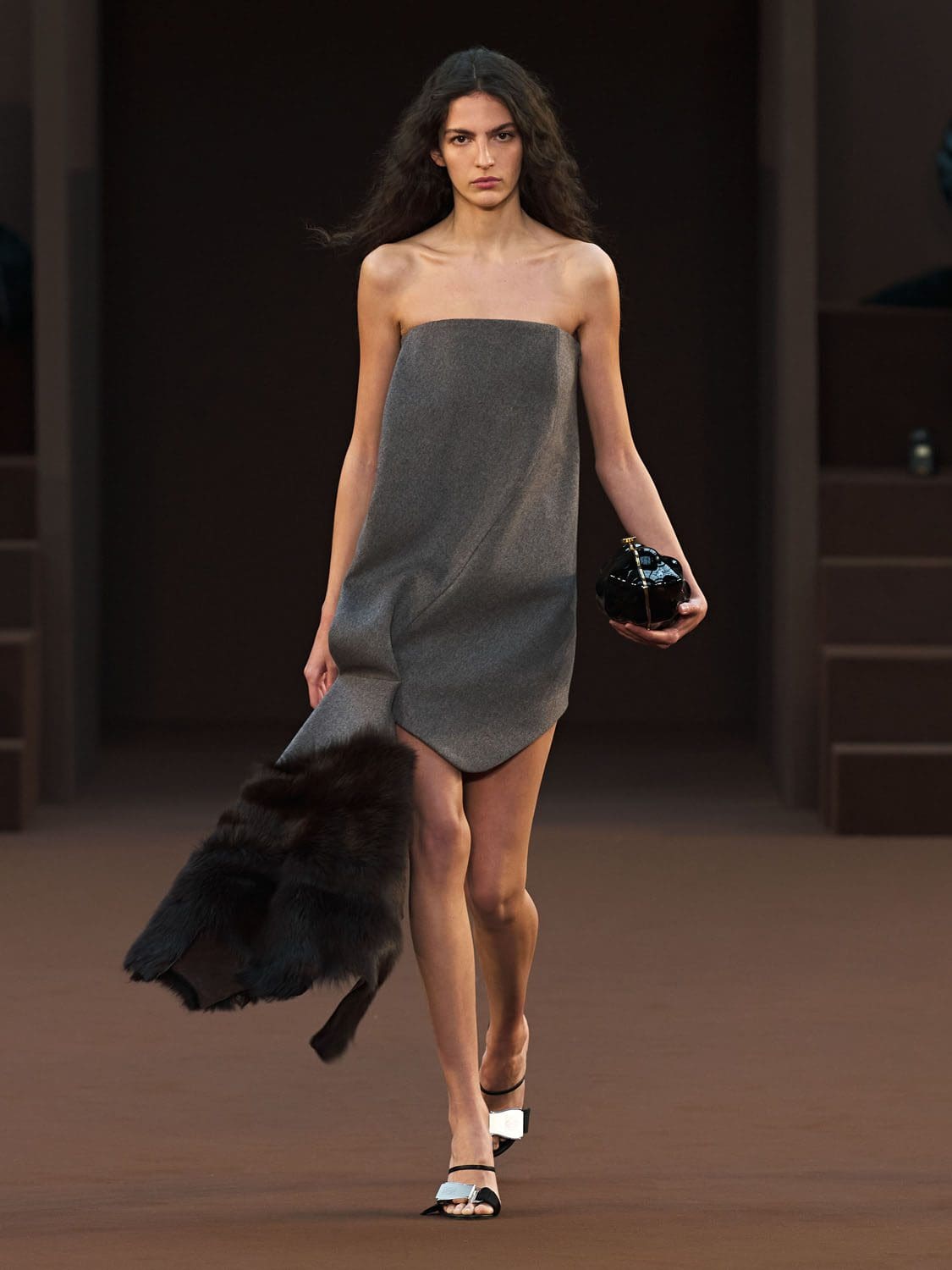 Loewe Herbst Winter 2022-2023 Paris Runway Magazin