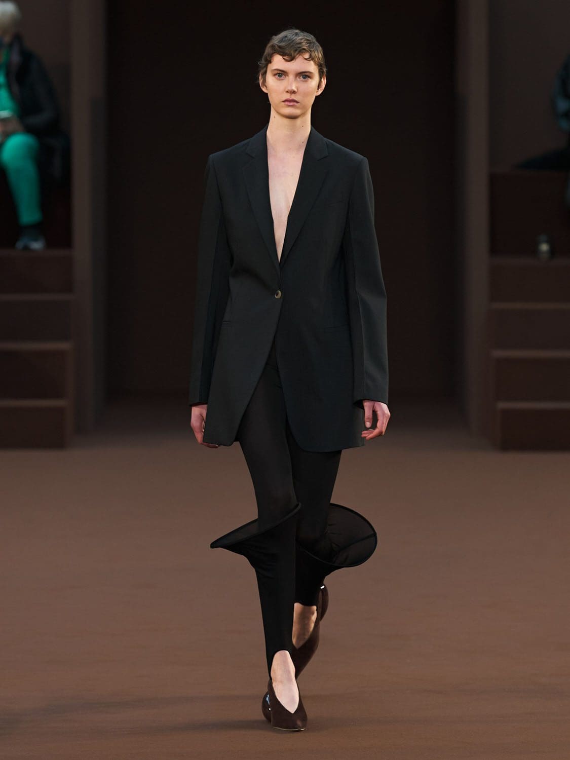 Loewe Herbst Winter 2022-2023 Paris Runway Magazin