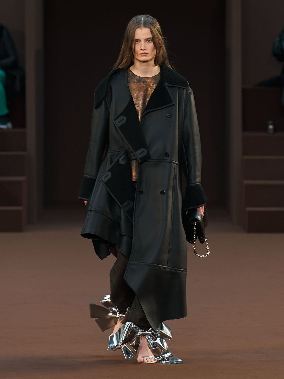 Loewe Herbst Winter 2022-2023 Paris Runway Magazin