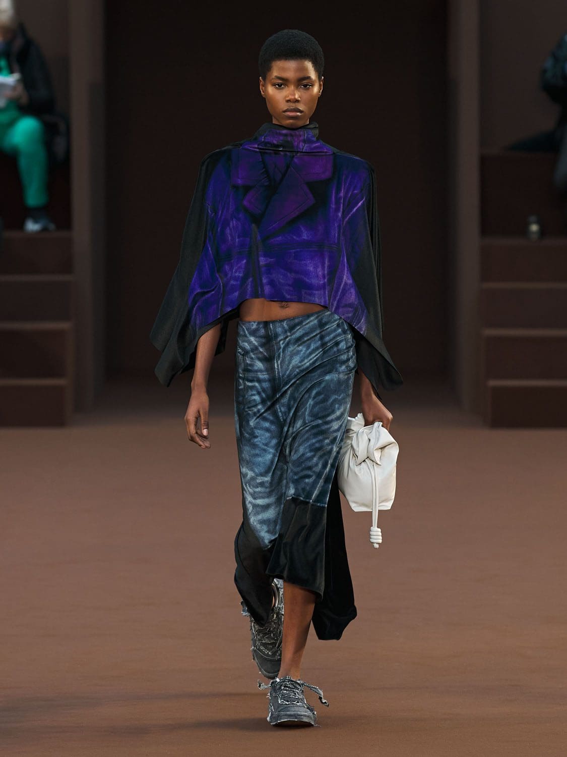 Loewe Herbst Winter 2022-2023 Paris Runway Magazin