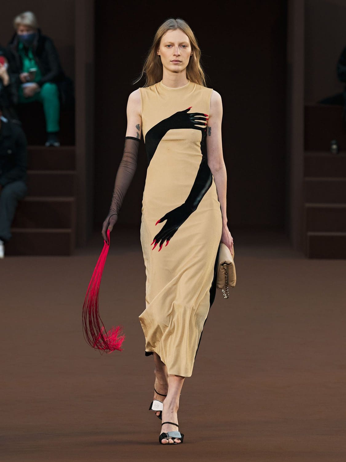 Loewe Herbst Winter 2022-2023 Paris Runway Magazin