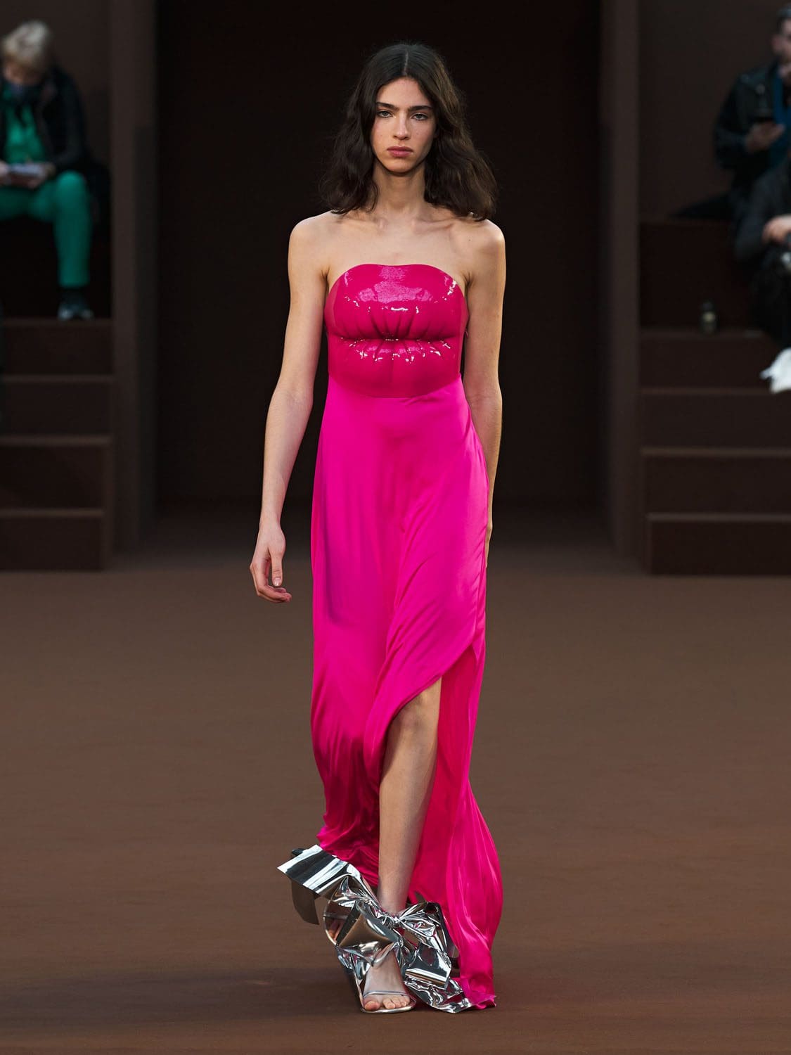 Loewe Herbst Winter 2022-2023 Paris Runway Magazin
