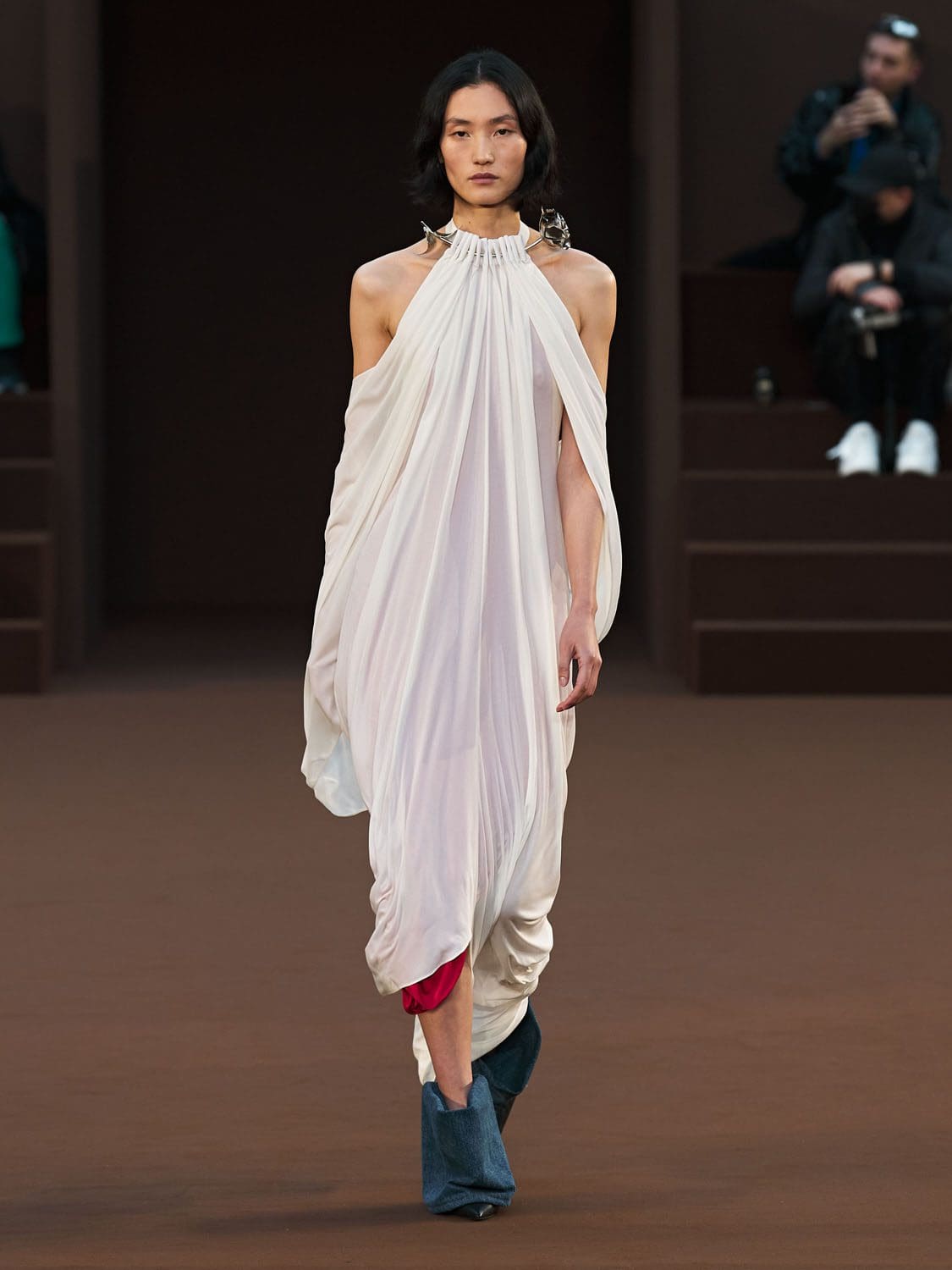Loewe Herbst Winter 2022-2023 Paris Runway Magazin