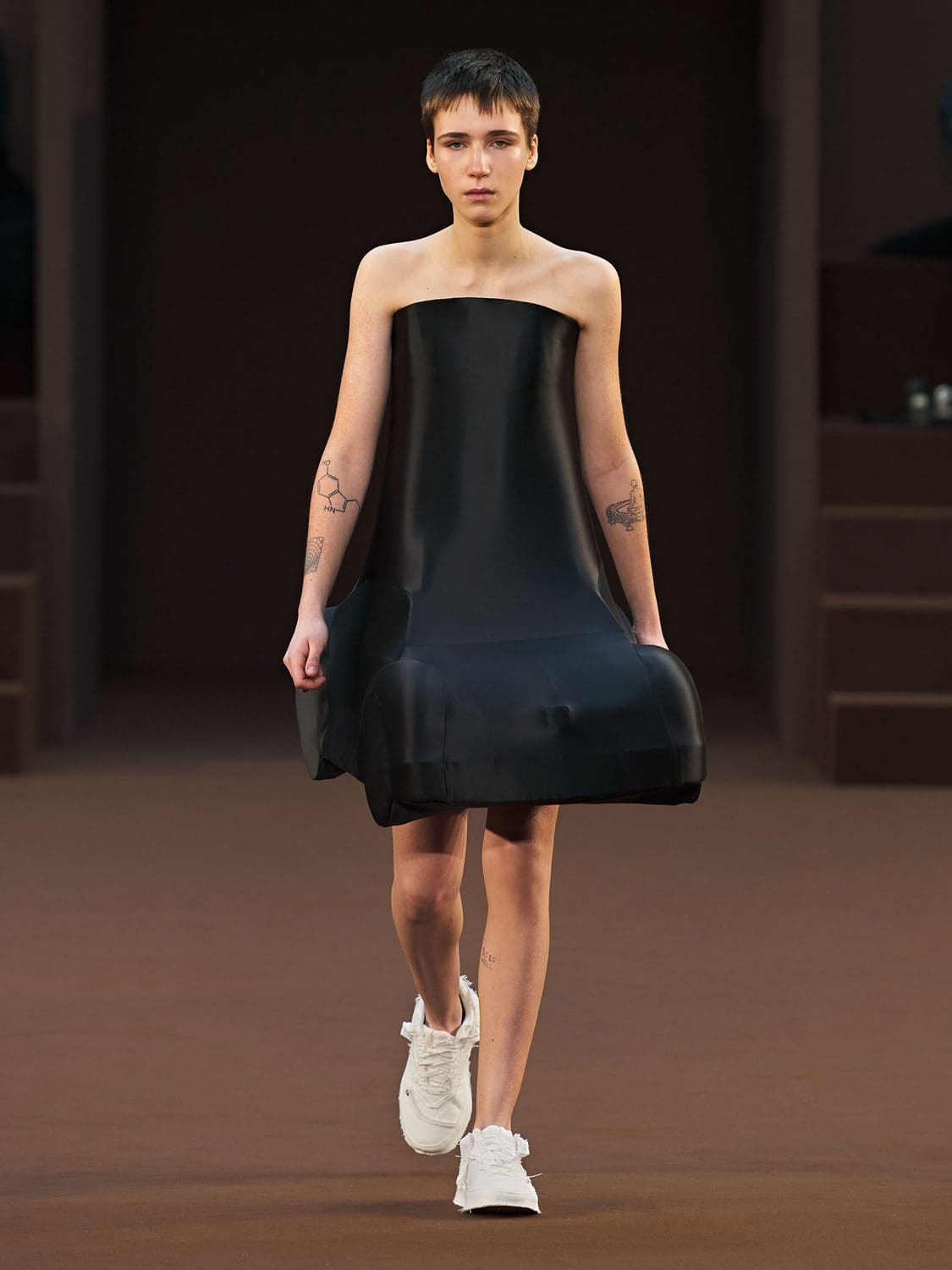Loewe Herbst Winter 2022-2023 Paris Runway Magazin