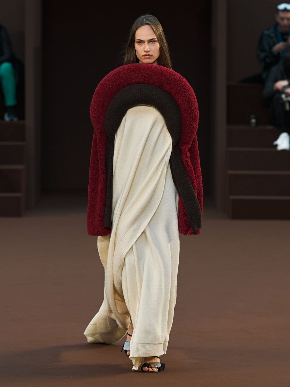 Loewe Herbst Winter 2022-2023 Paris Runway Magazin