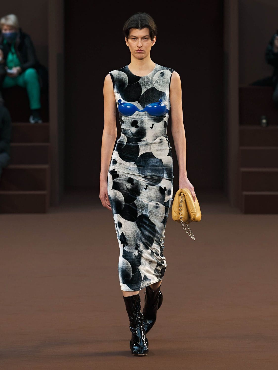 Loewe Herbst Winter 2022-2023 Paris Runway Magazin