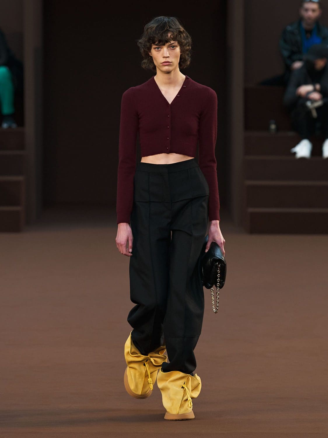 Loewe Herbst Winter 2022-2023 Paris Runway Magazin