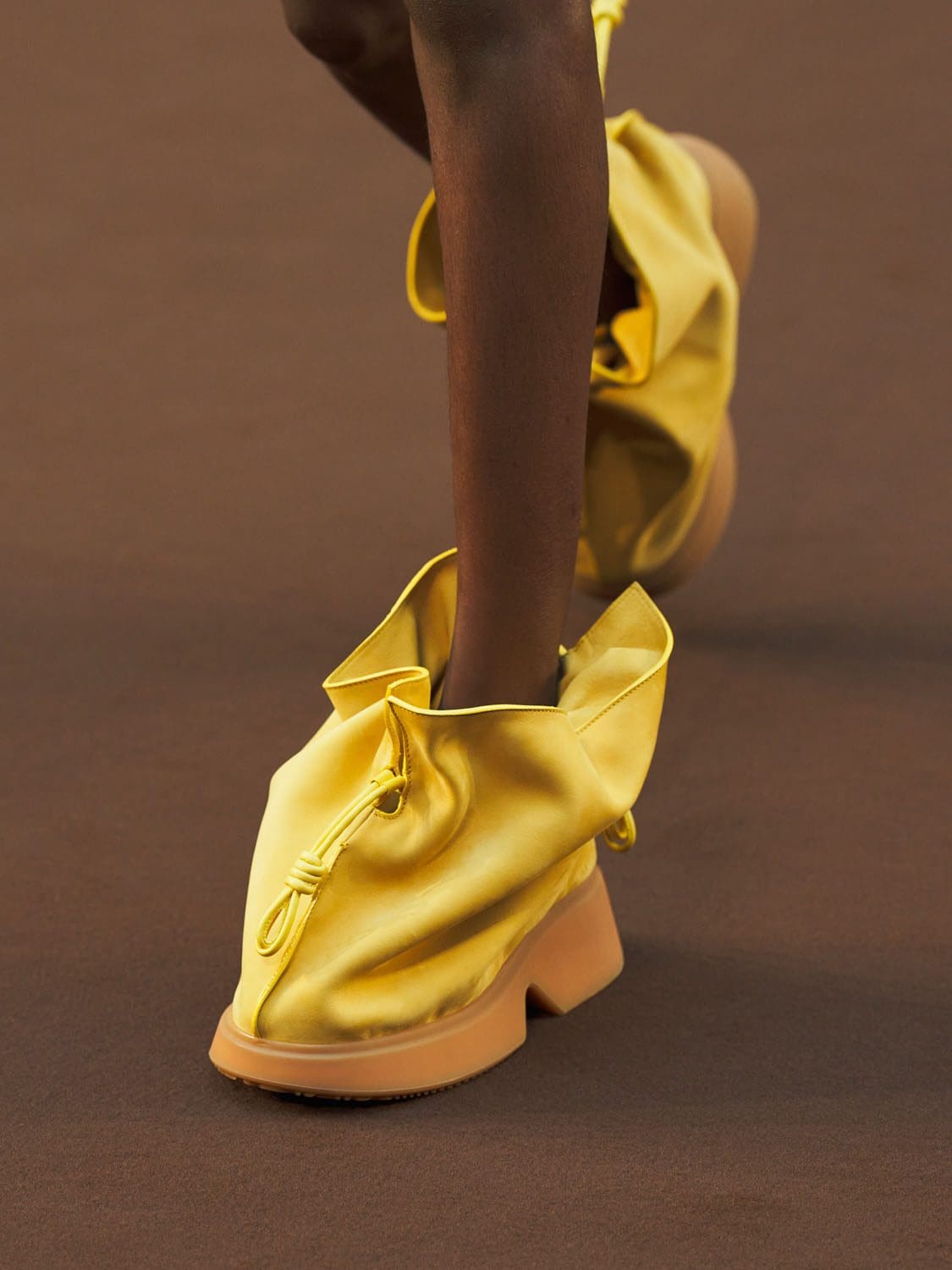Loewe Herbst Winter 2022-2023 Paris Runway Magazin