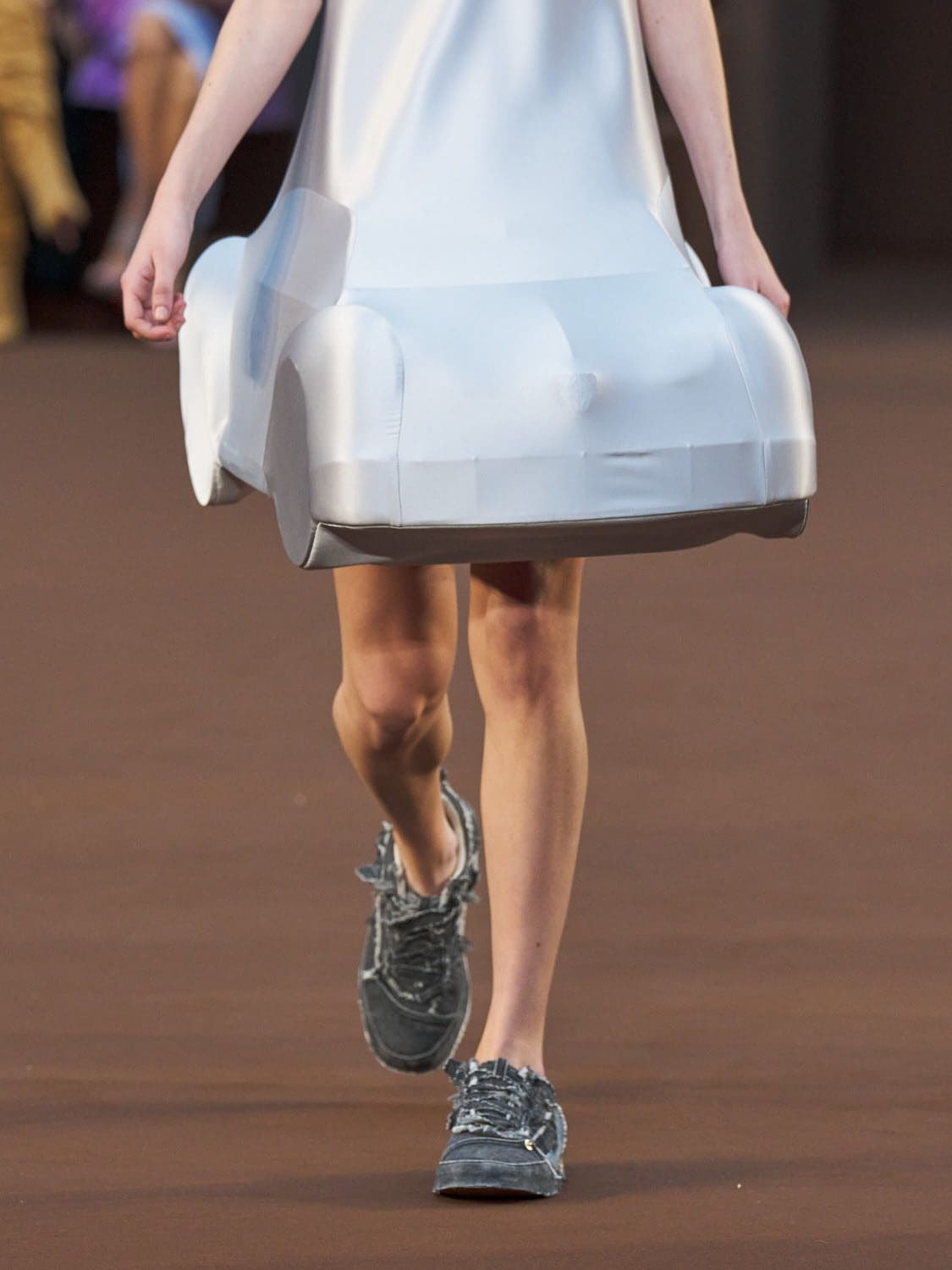 Loewe Herbst Winter 2022-2023 Paris Runway Magazin