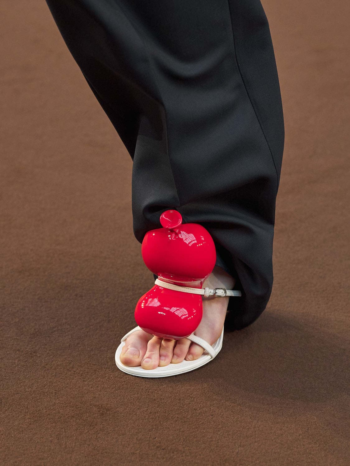 Loewe Herbst Winter 2022-2023 Paris Runway Magazin