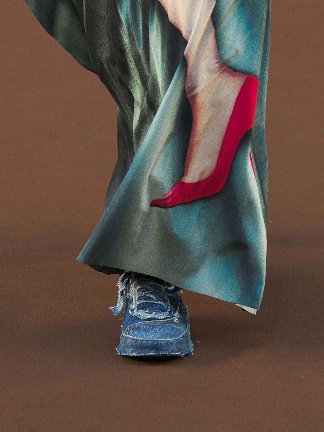 Loewe Herbst Winter 2022-2023 Paris Runway Magazin
