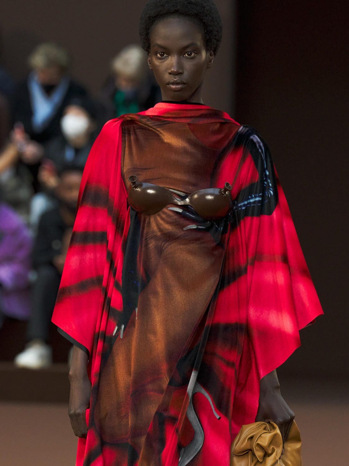 Loewe Herbst Winter 2022-2023 Paris Runway Magazin