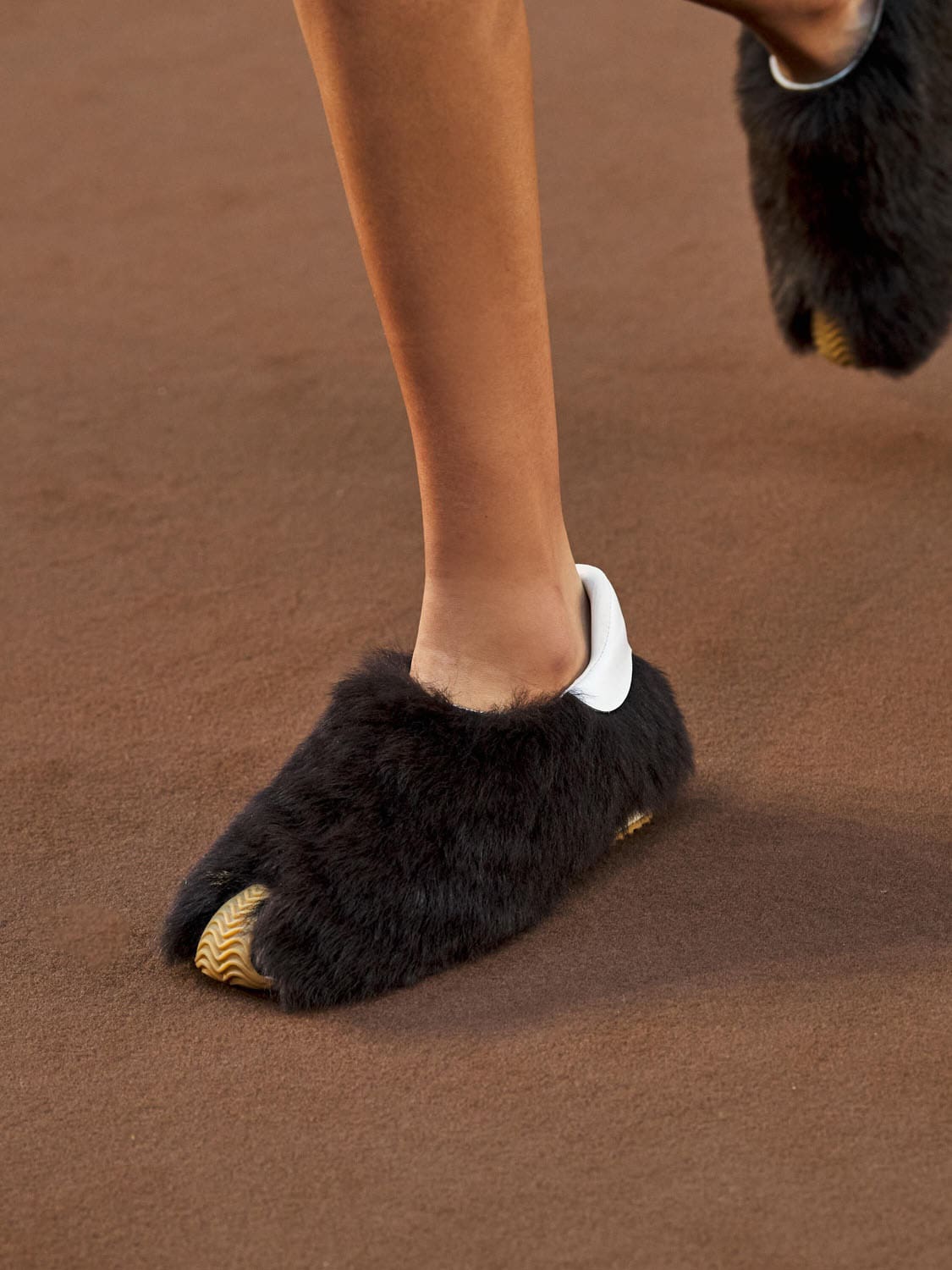 Loewe Herbst Winter 2022-2023 Paris Runway Magazin