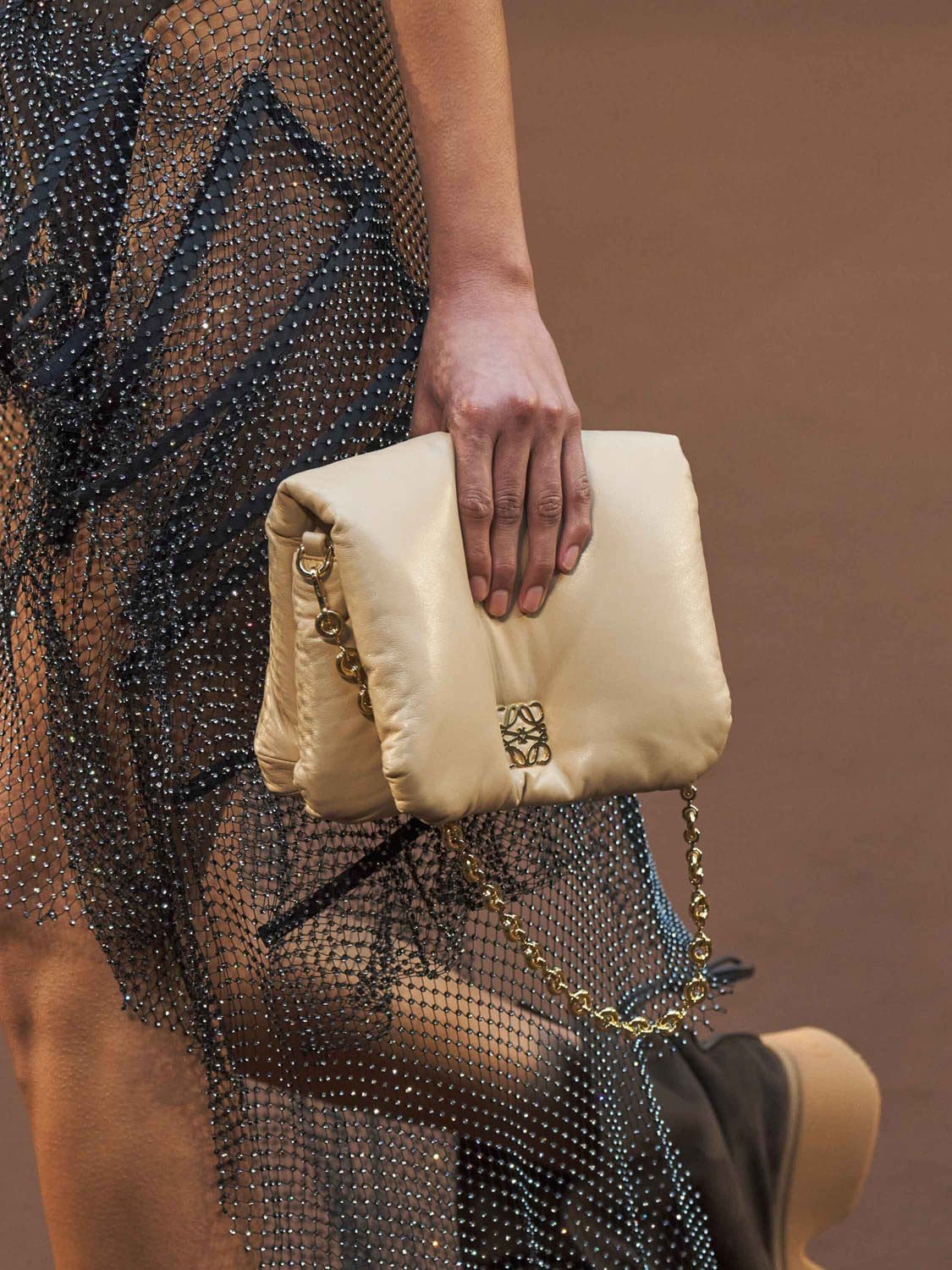 Loewe Herbst Winter 2022-2023 Paris Runway Magazin