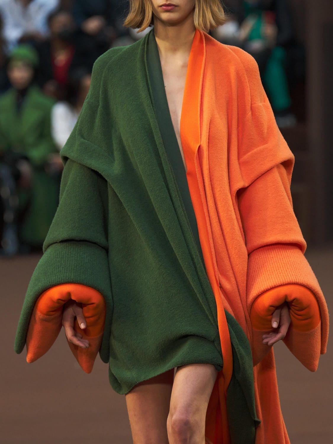 Loewe Herbst Winter 2022-2023 Paris Runway Magazin