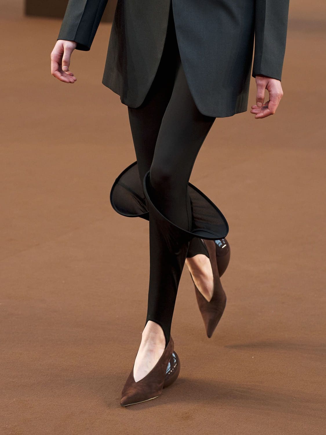 Loewe Herbst Winter 2022-2023 Paris Runway Magazin