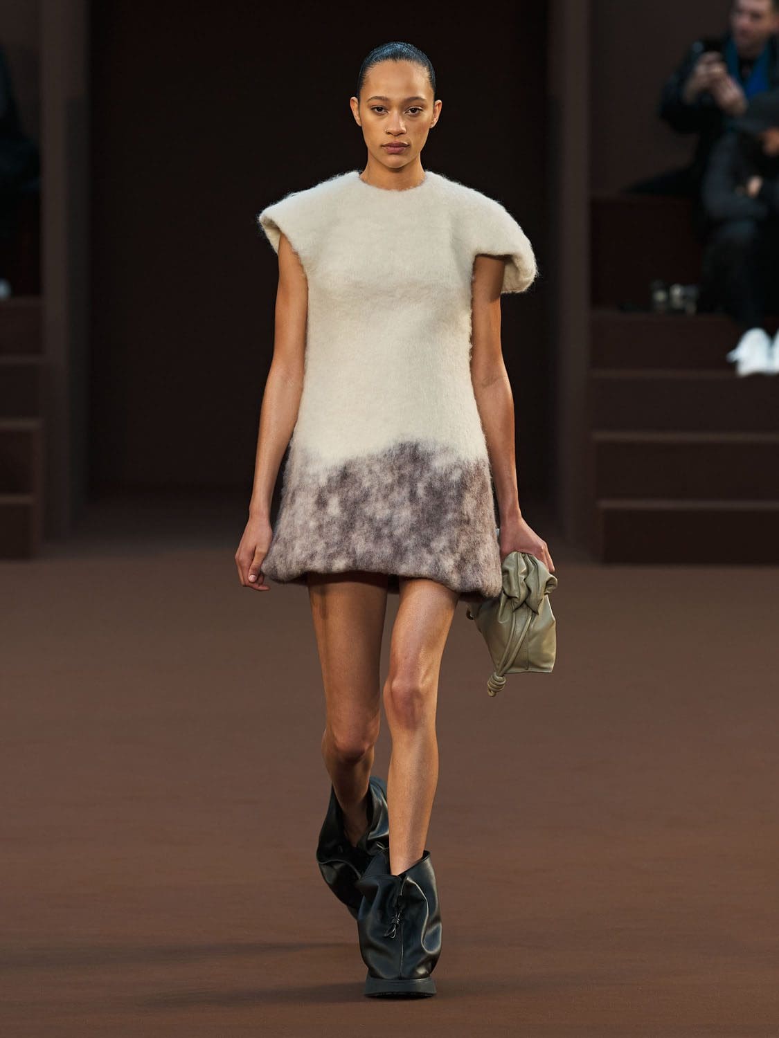 Loewe Herbst Winter 2022-2023 Paris Runway Magazin
