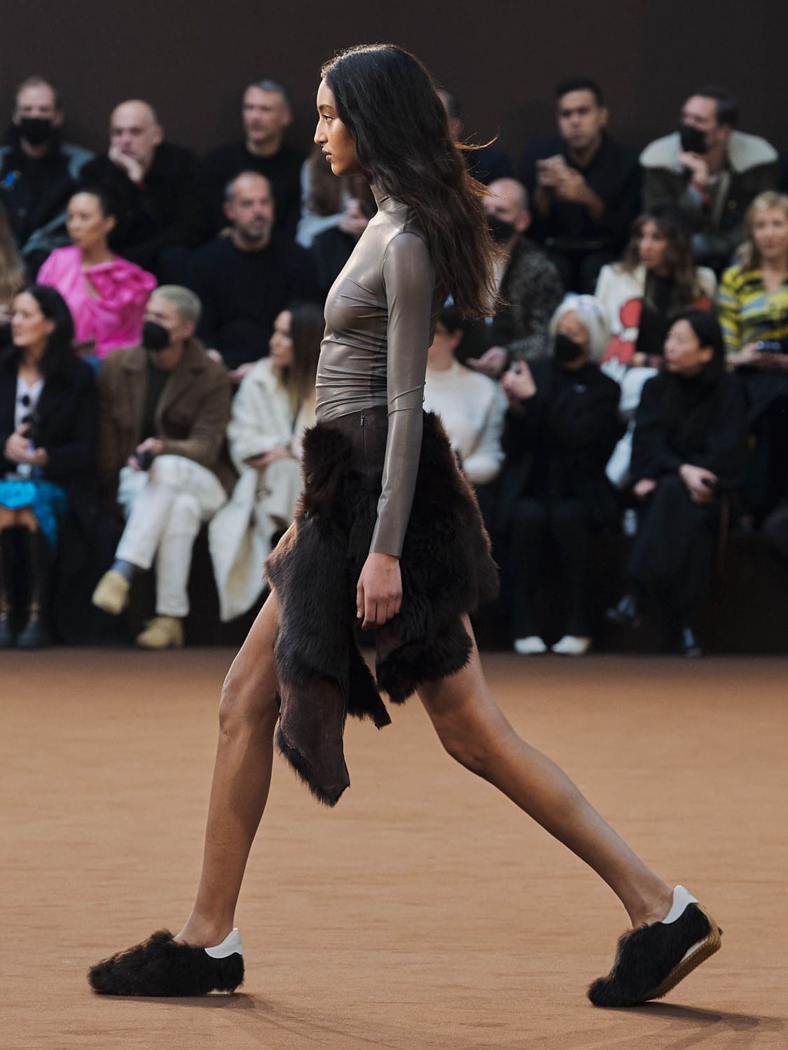Loewe Herbst Winter 2022-2023 Paris Runway Magazin