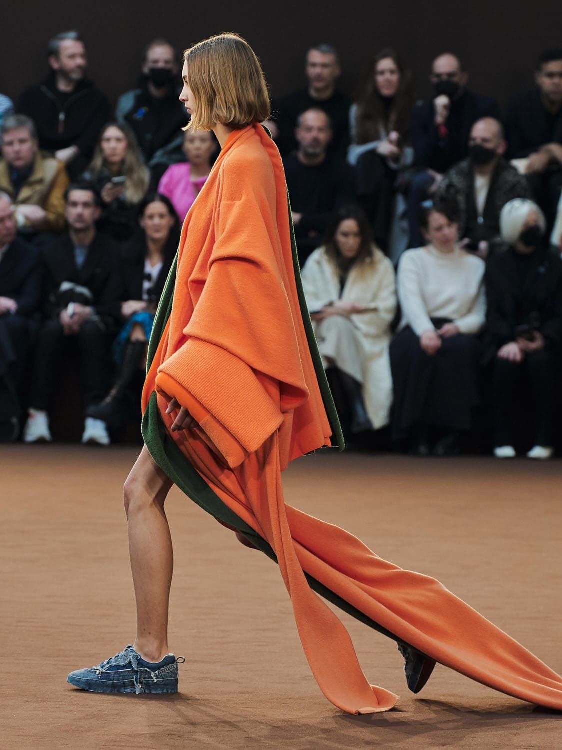 Loewe Herbst Winter 2022-2023 Paris Runway Magazin