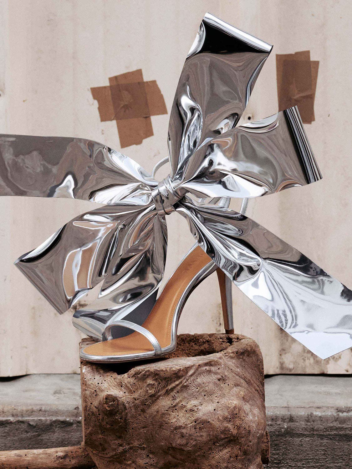 Loewe Herbst Winter 2022-2023 Paris Runway Magazin