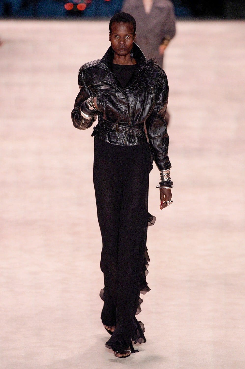 Saint Laurent outono inverno 2022-2023 Paris Runway revista