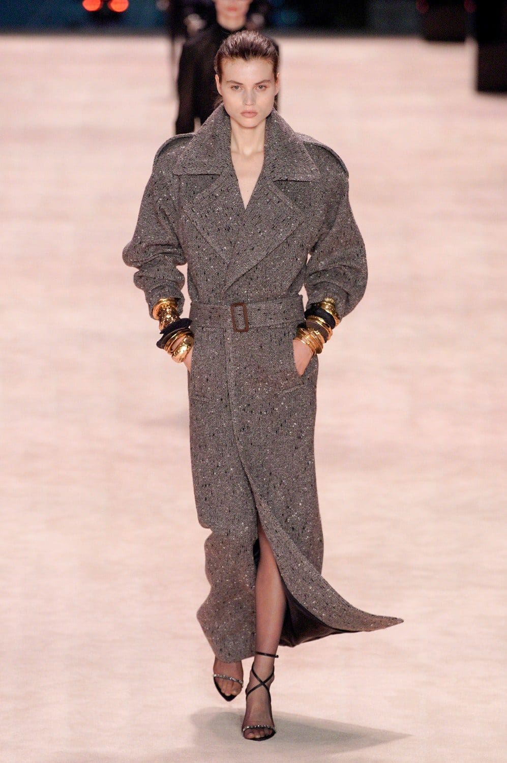 Saint Laurent outono inverno 2022-2023 Paris Runway revista