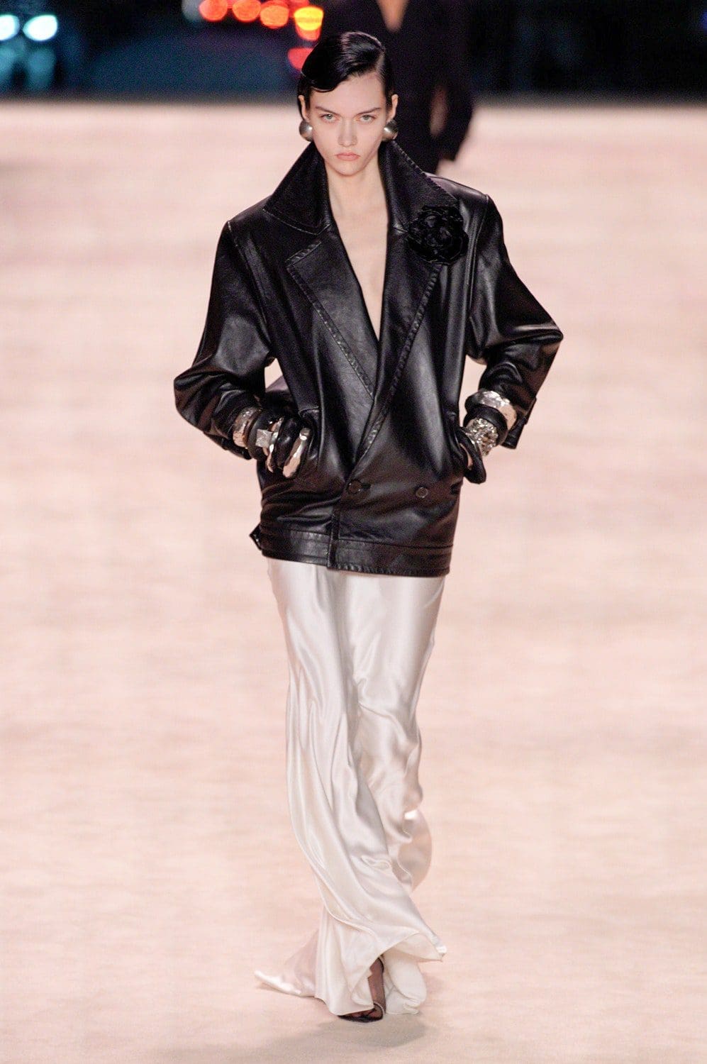 Saint Laurent outono inverno 2022-2023 Paris Runway revista