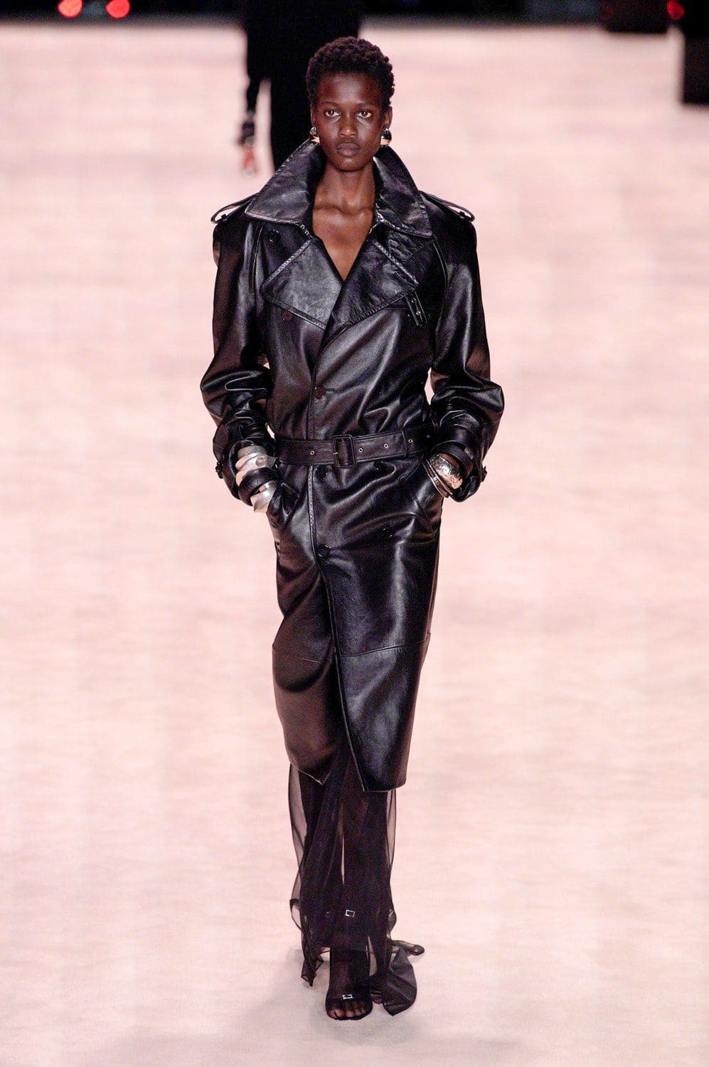 Saint Laurent outono inverno 2022-2023 Paris Runway revista