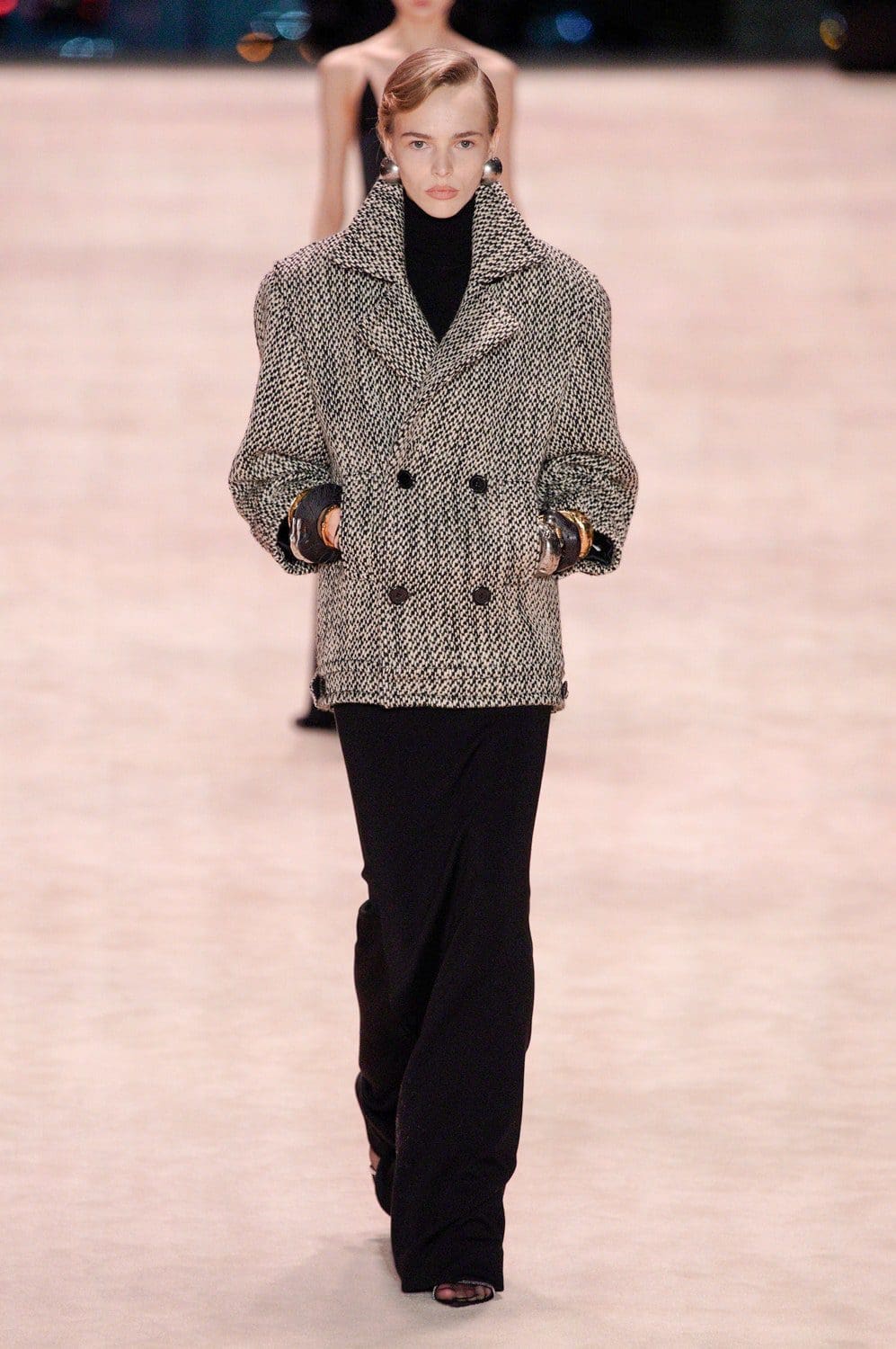 Saint Laurent outono inverno 2022-2023 Paris Runway revista