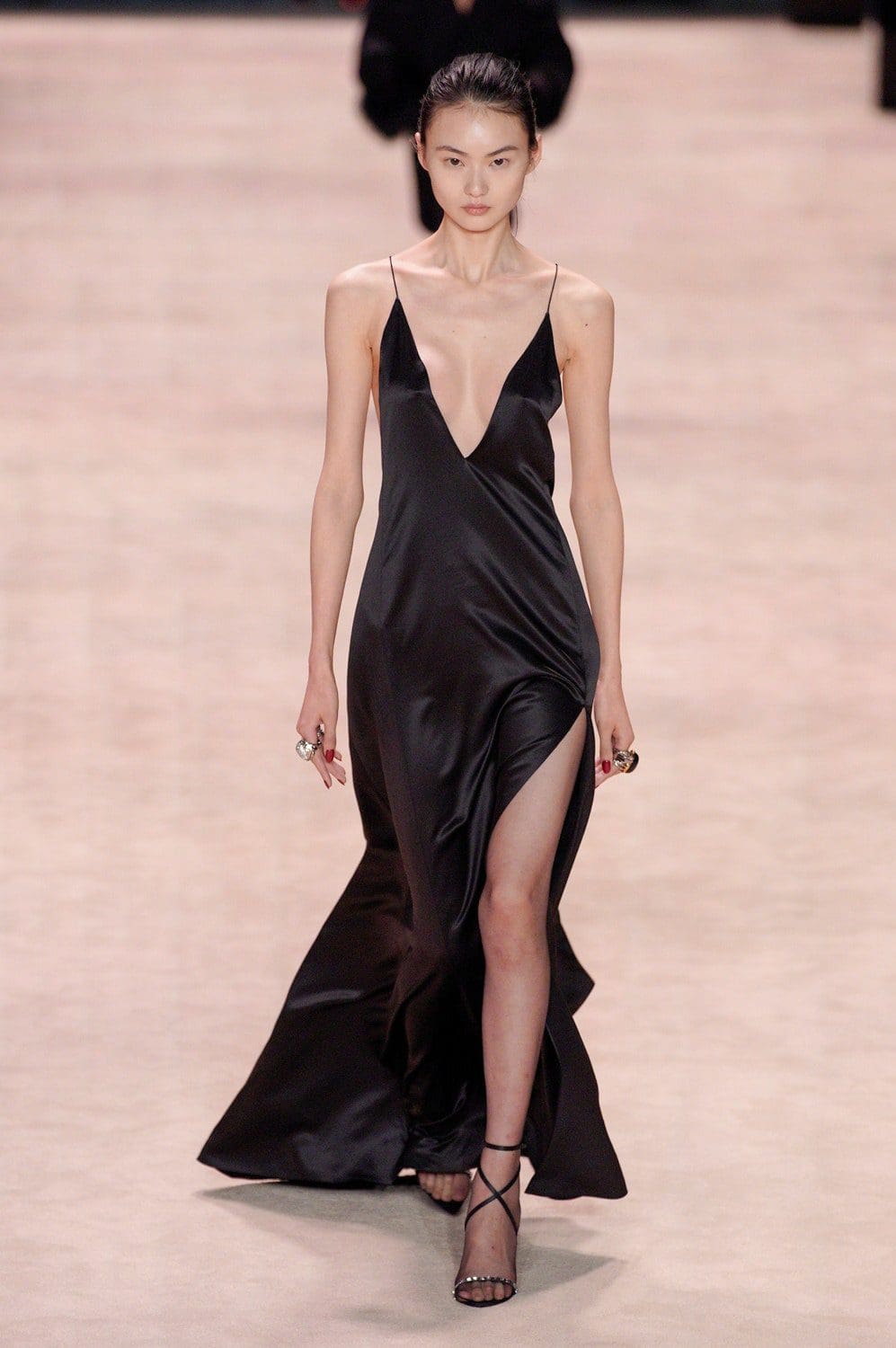 Saint Laurent outono inverno 2022-2023 Paris Runway revista