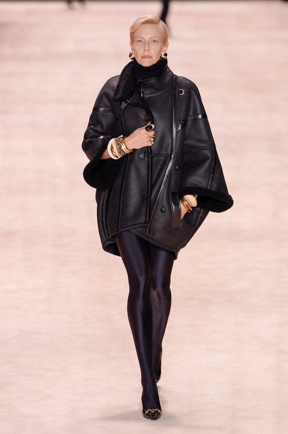 Saint Laurent outono inverno 2022-2023 Paris Runway revista