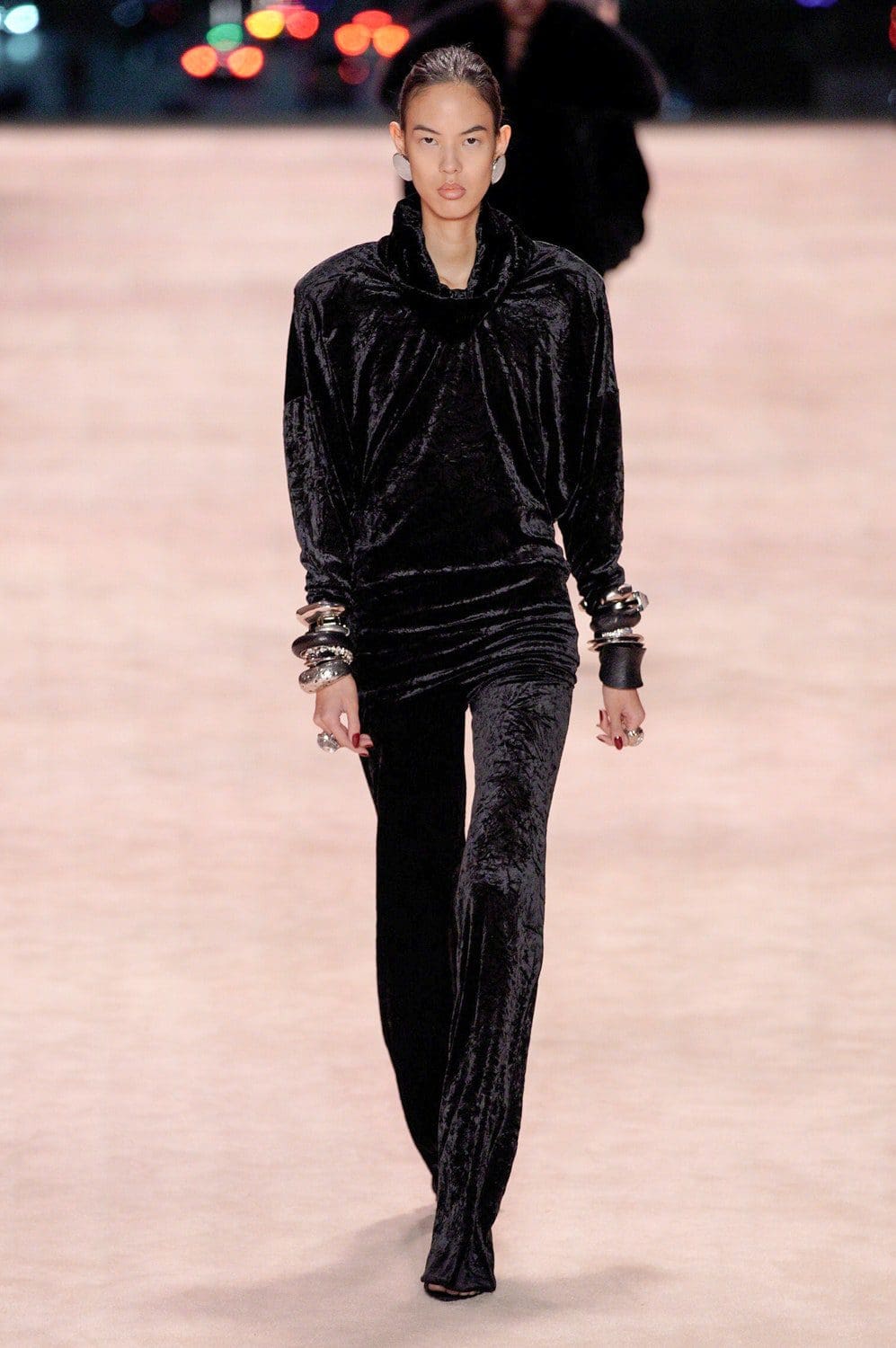 Saint Laurent outono inverno 2022-2023 Paris Runway revista