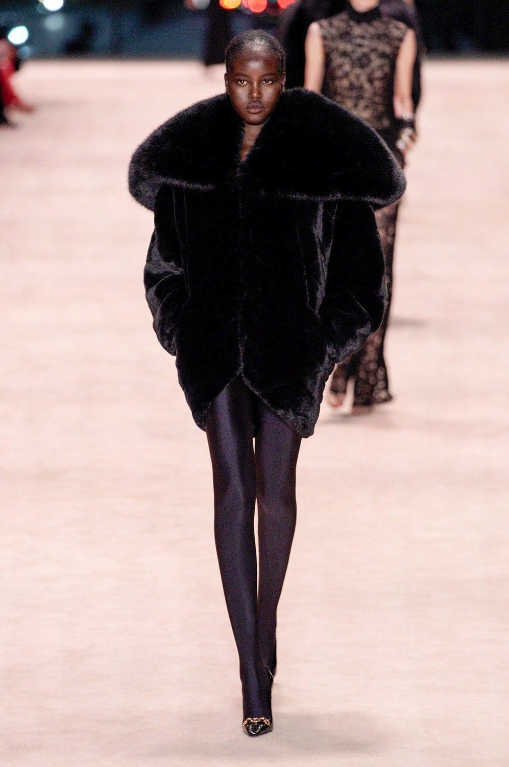 Saint Laurent outono inverno 2022-2023 Paris Runway revista