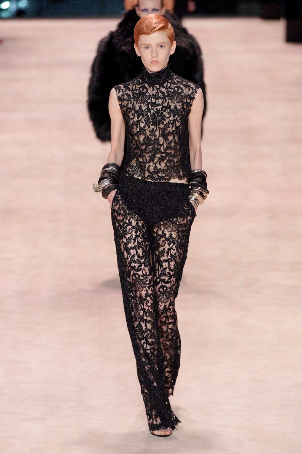 Saint Laurent outono inverno 2022-2023 Paris Runway revista