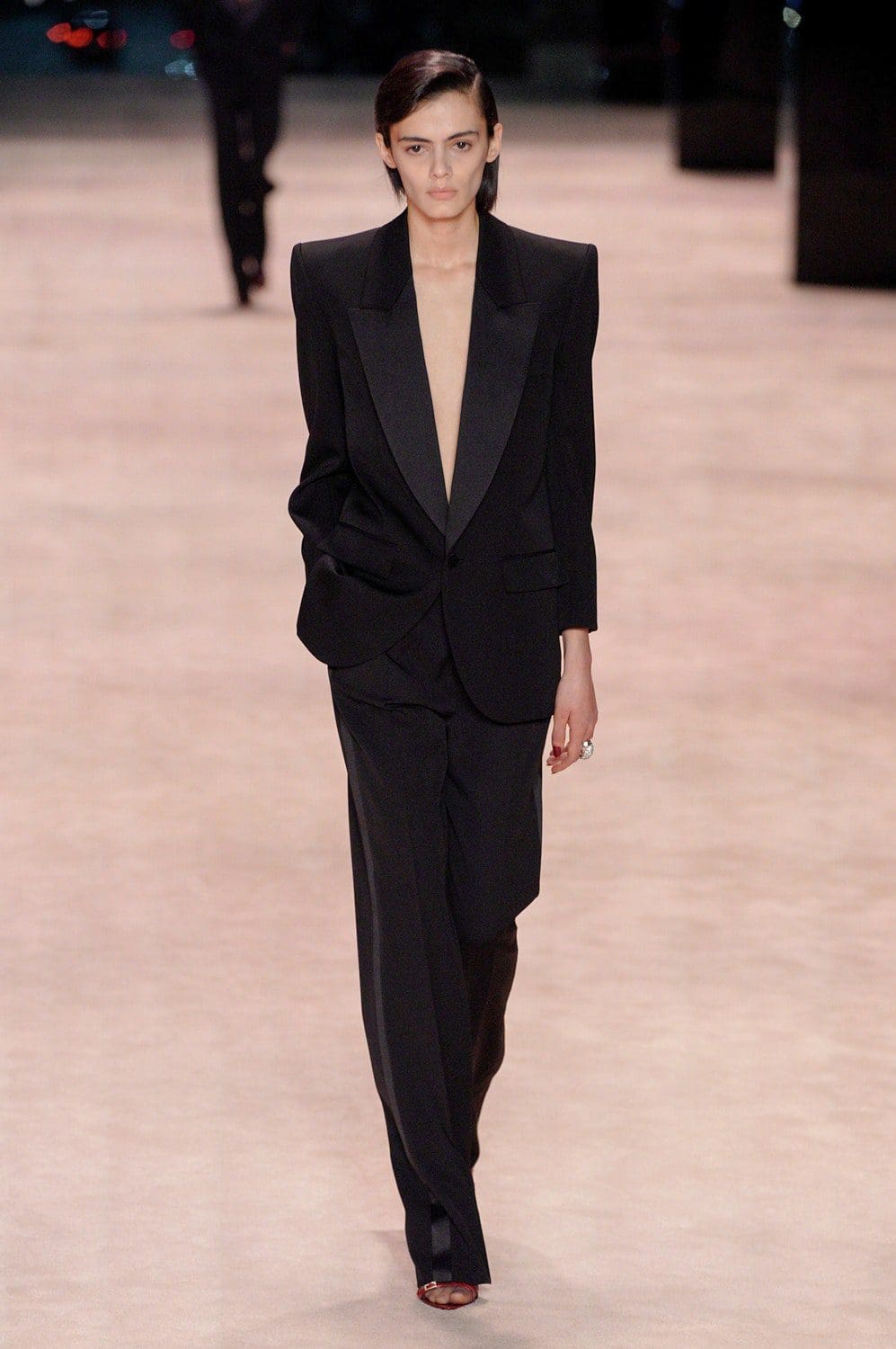 Saint Laurent outono inverno 2022-2023 Paris Runway revista