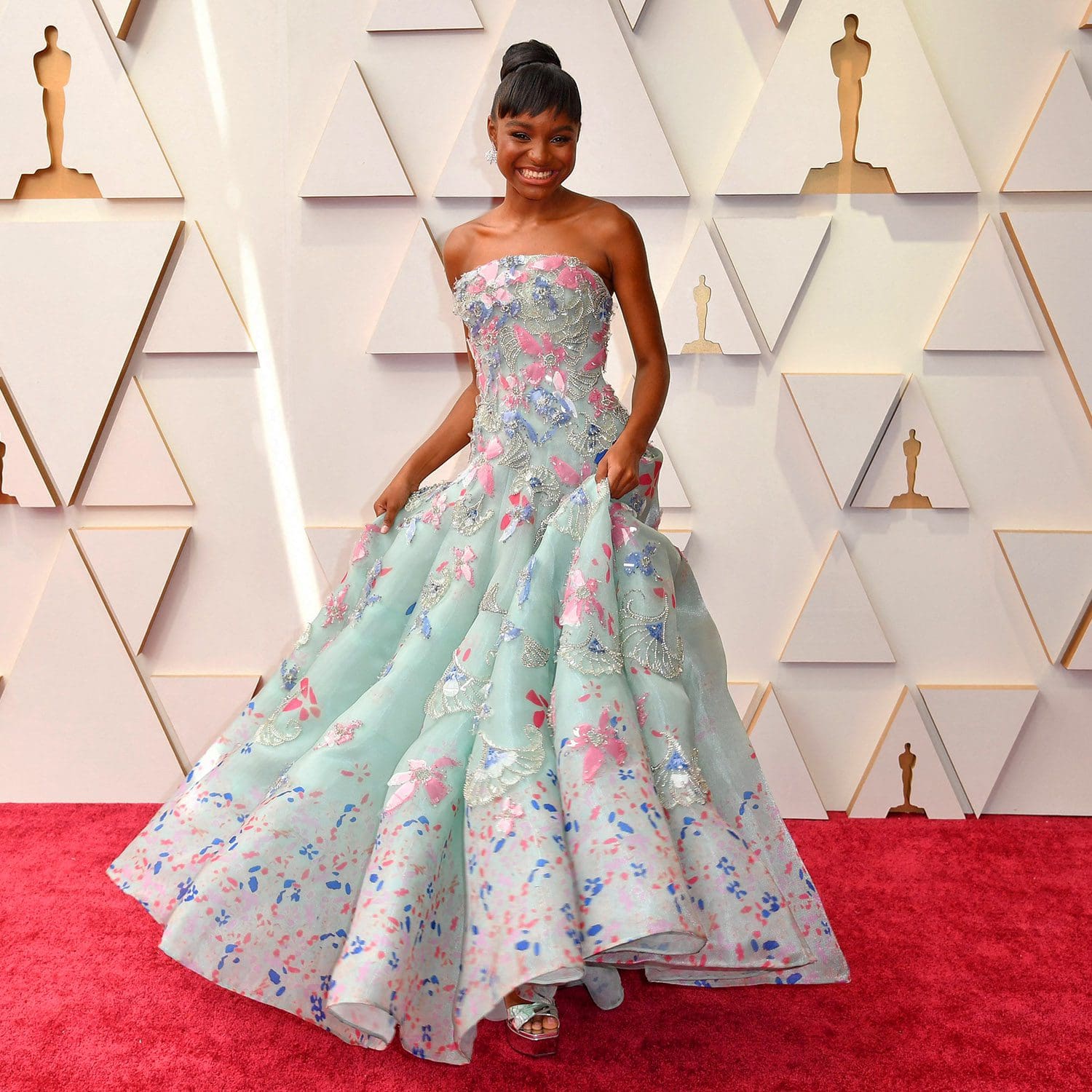 Saniyya Sidney viste Armani Privé SS21 Couture en los Oscar 2022 Runway Revistas