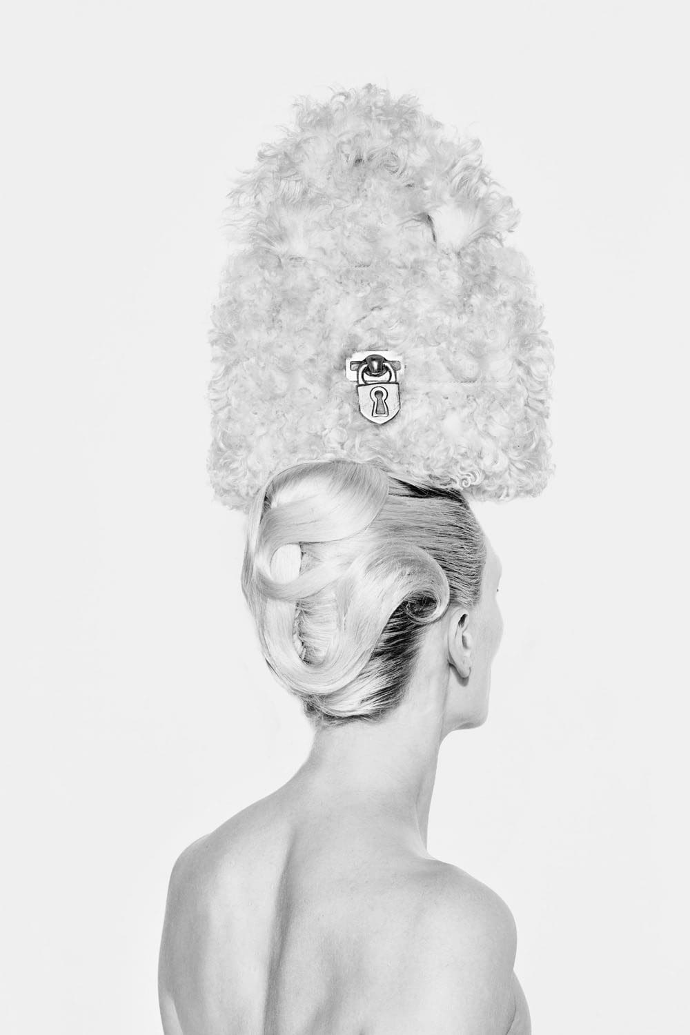 Schiaparelli Fall Winter 2022-2023 Runway Magazine
