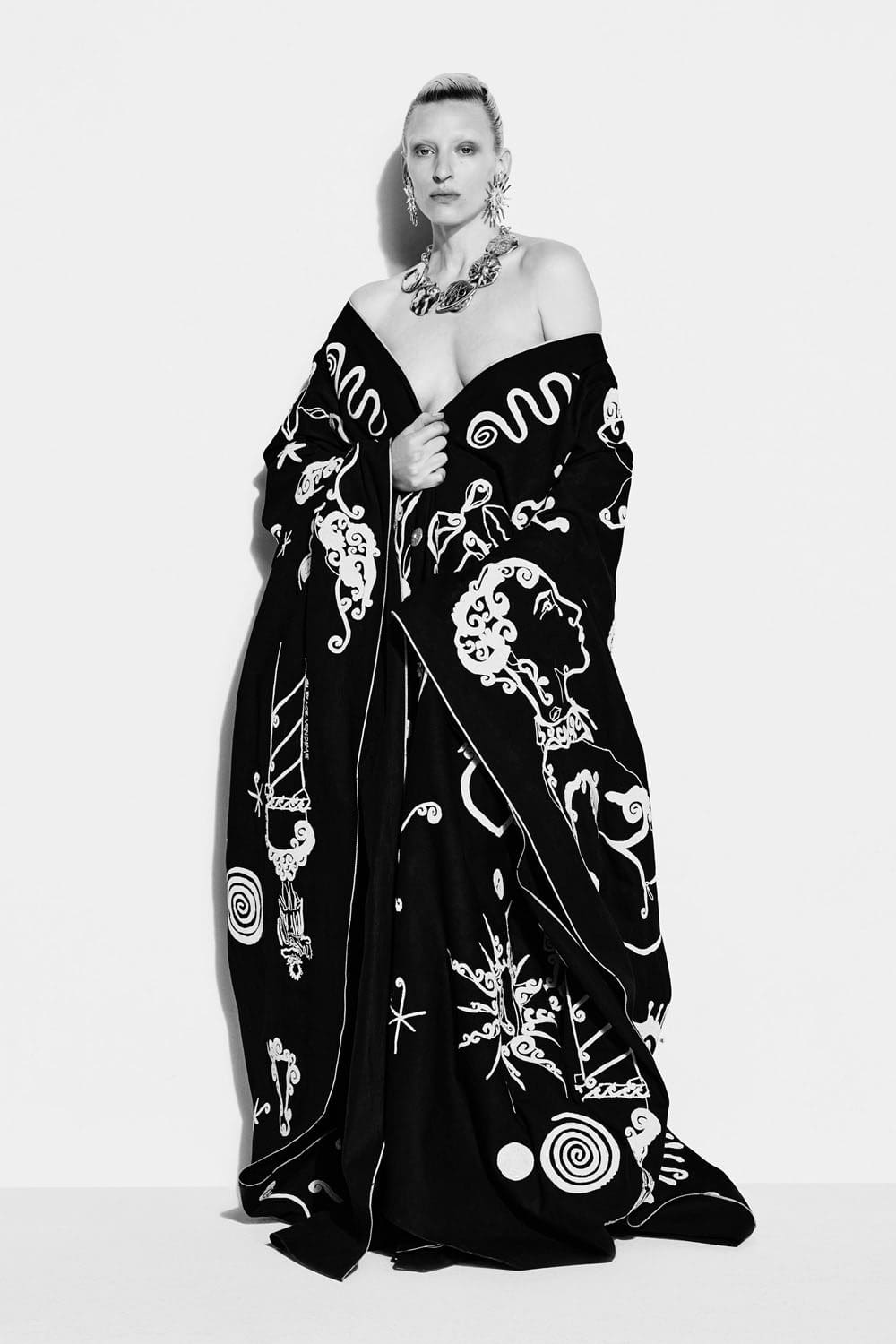 Schiaparelli Fall Winter 2022-2023 Runway Magazine