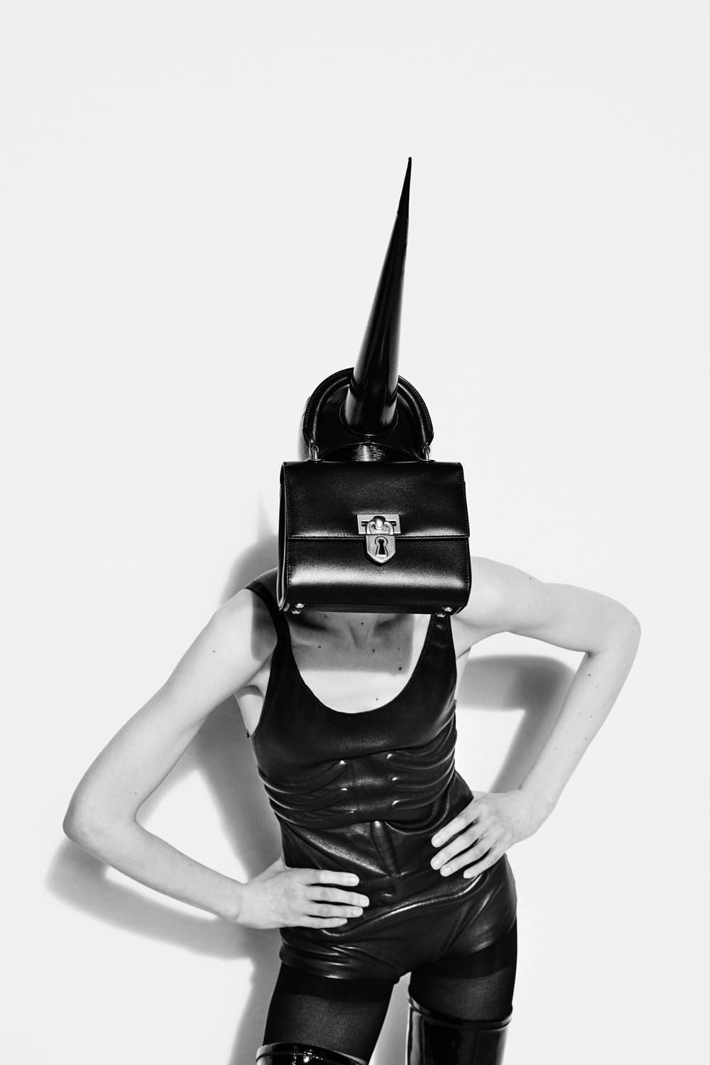 Schiaparelli Fall Winter 2022-2023 Runway Magazine