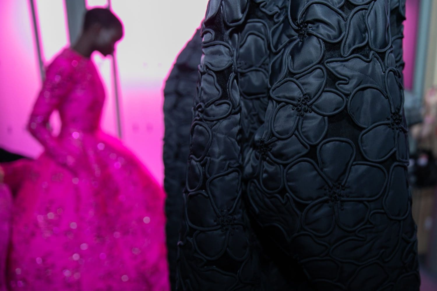 Valentino Backstage Especial Rosa Outono 2022-2023 Runway revista