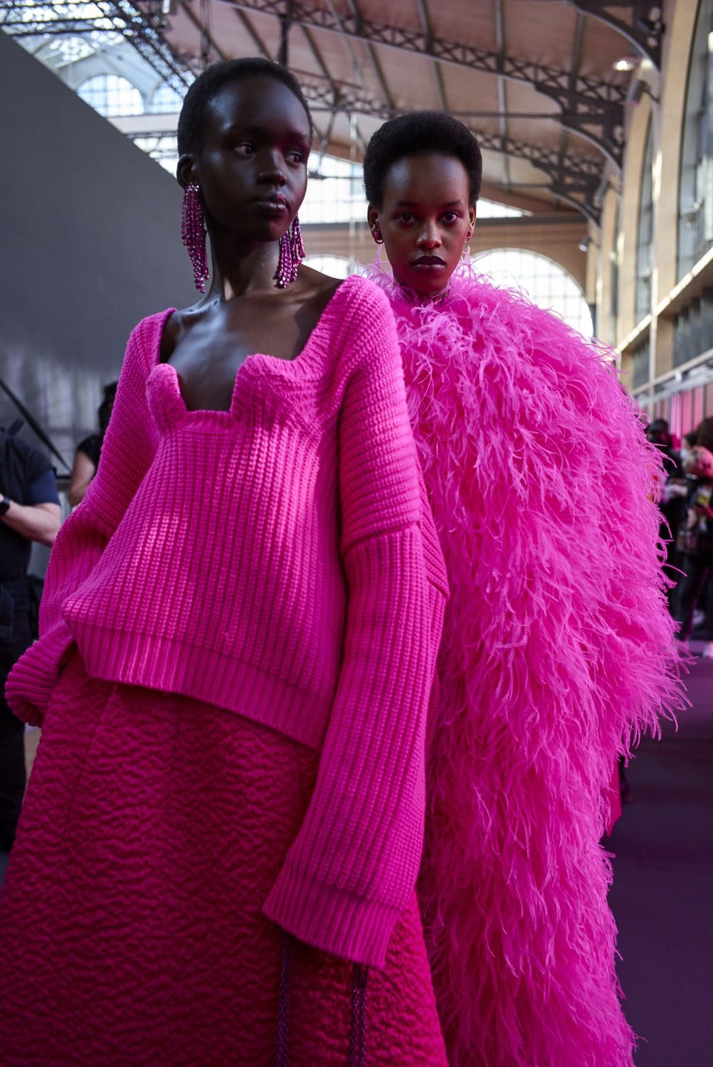 Valentino Backstage Especial Rosa Outono 2022-2023 Runway revista
