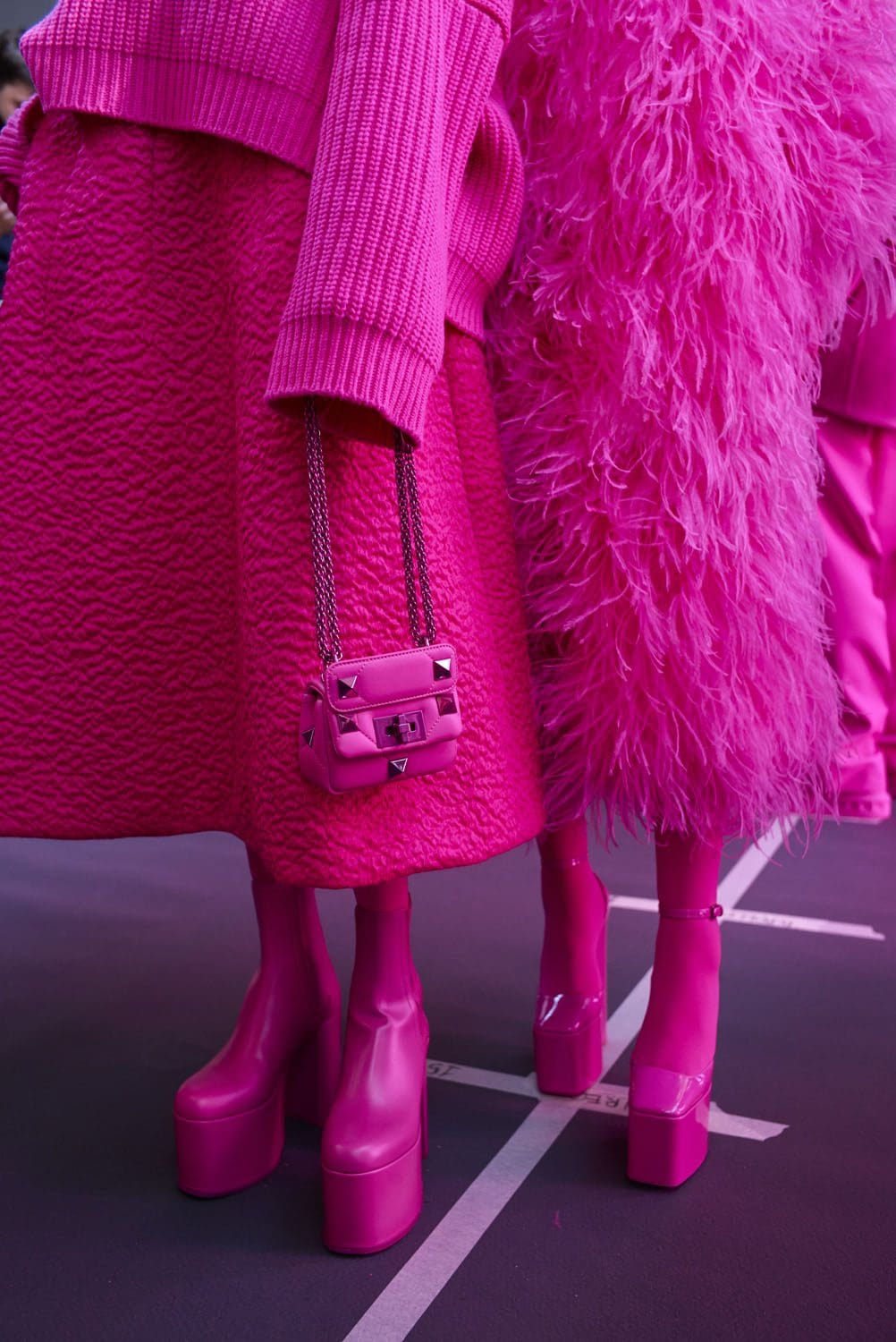 Valentino Backstage Especial Rosa Outono 2022-2023 Runway revista