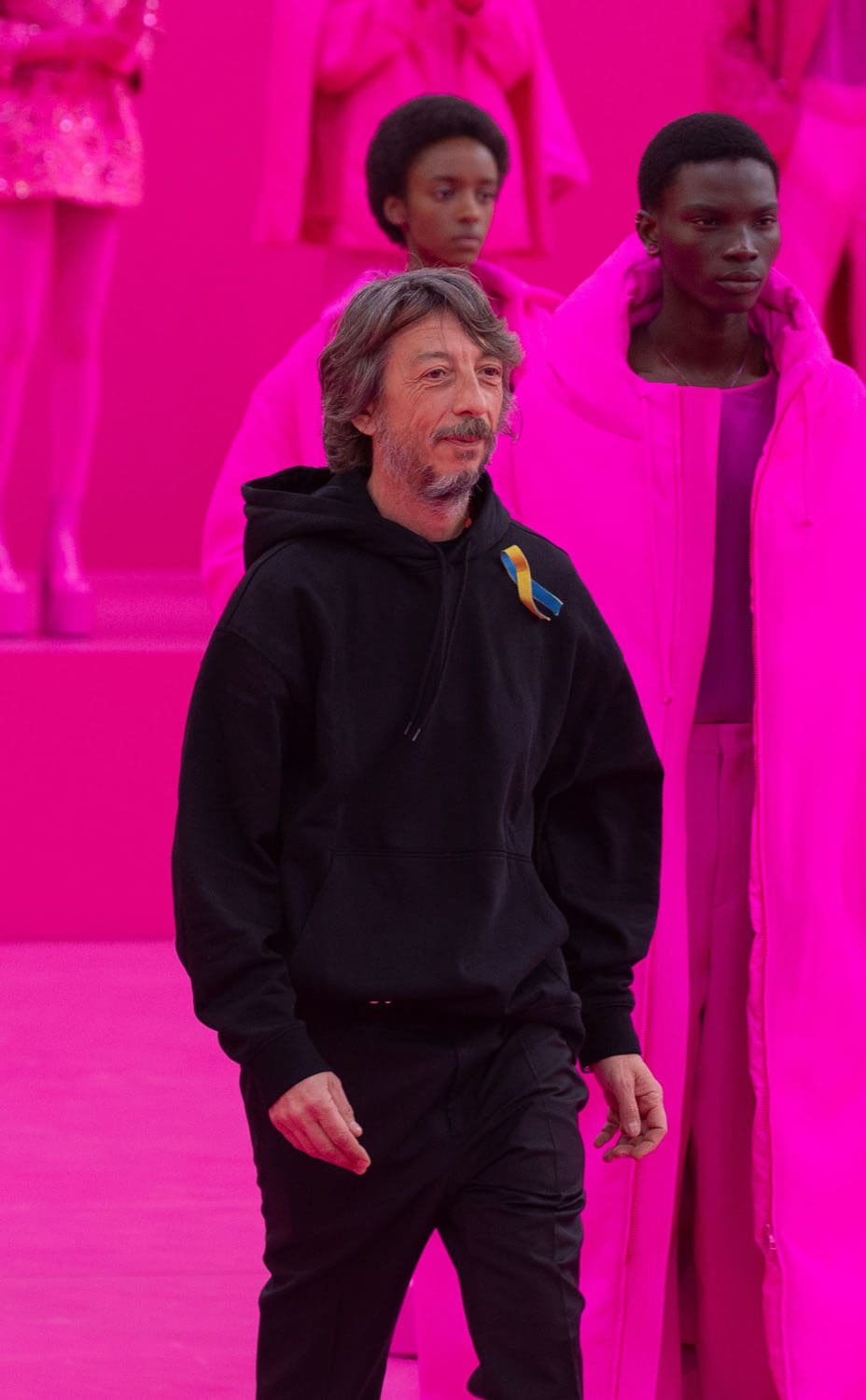 Pierpaolo Piccioli - Valentino Backstage Especial Rosa Outono 2022-2023 Runway revista