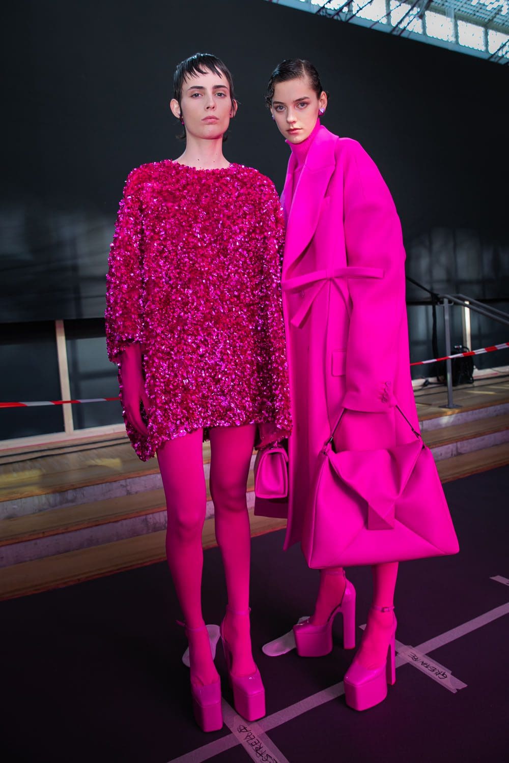 Valentino Backstage Especial Rosa Outono 2022-2023 Runway revista