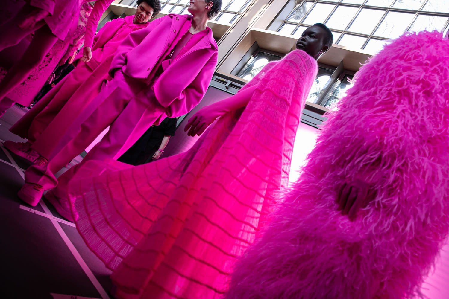 Valentino Backstage Especial Rosa Outono 2022-2023 Runway revista