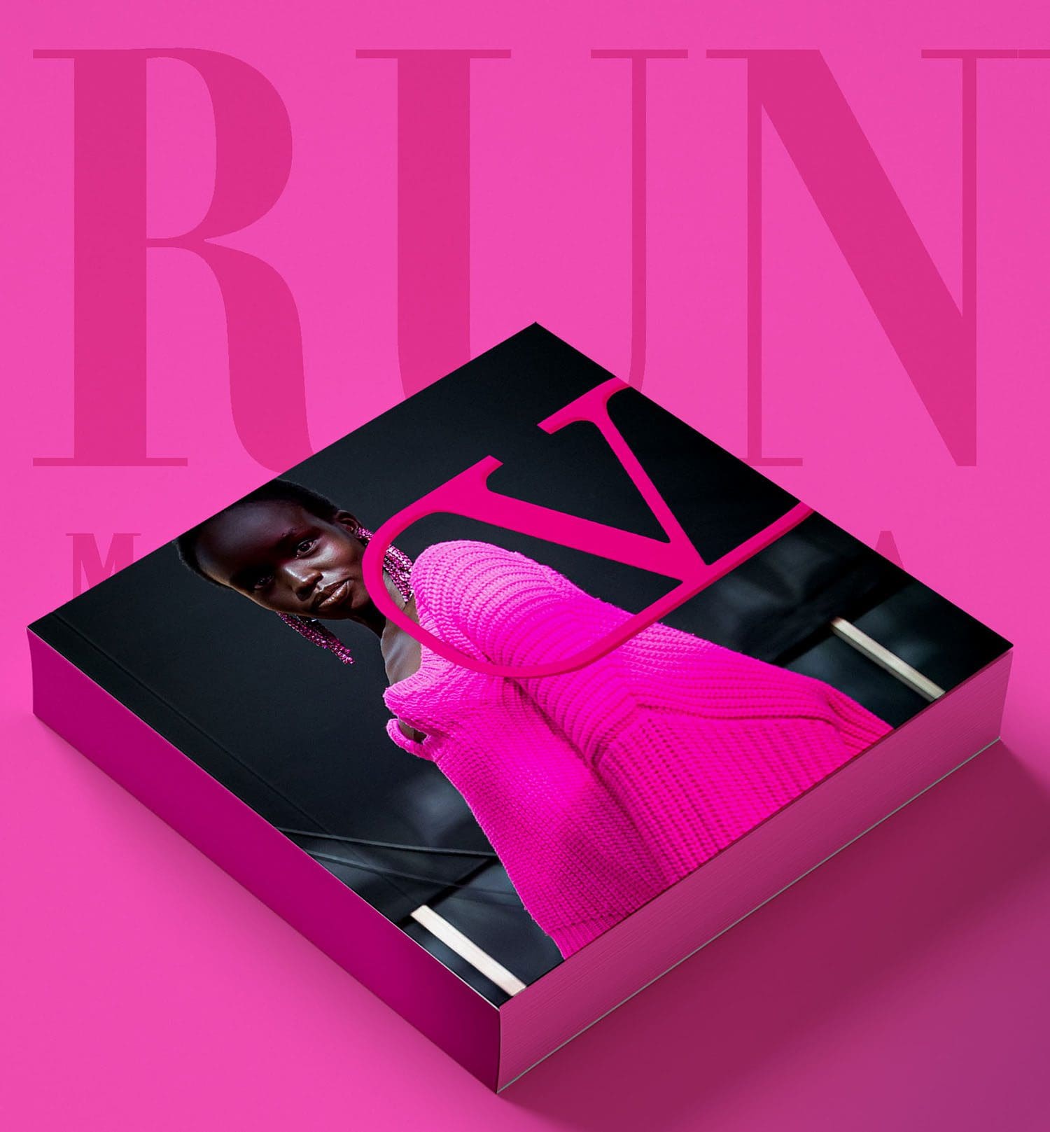 Especial Valentino Rosa Issue Outono 2022-2023 Runway revista