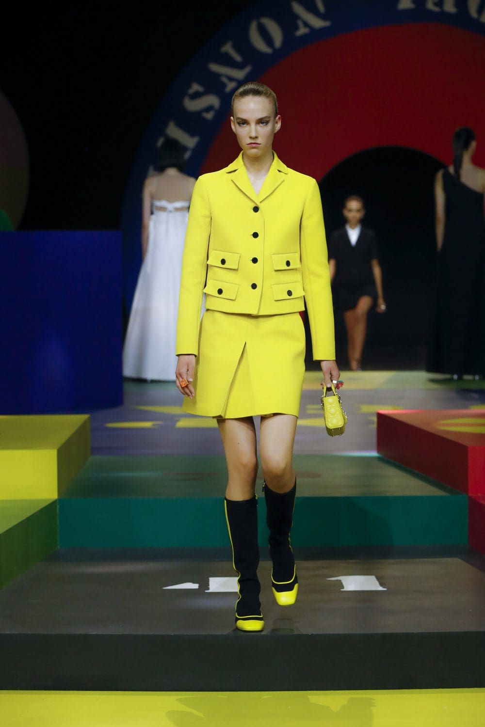 Dior 2022春夏黄色造型 Runway 杂志