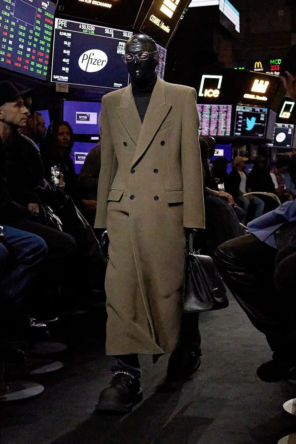 Balenciaga Resort 2023 New York Runway Revistas