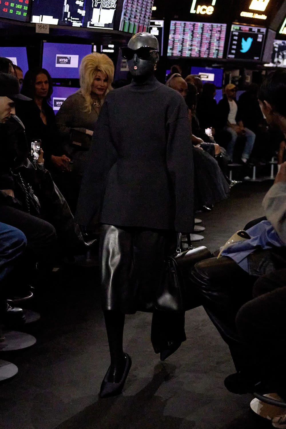 Balenciaga Resort 2023 New York Runway Revistas