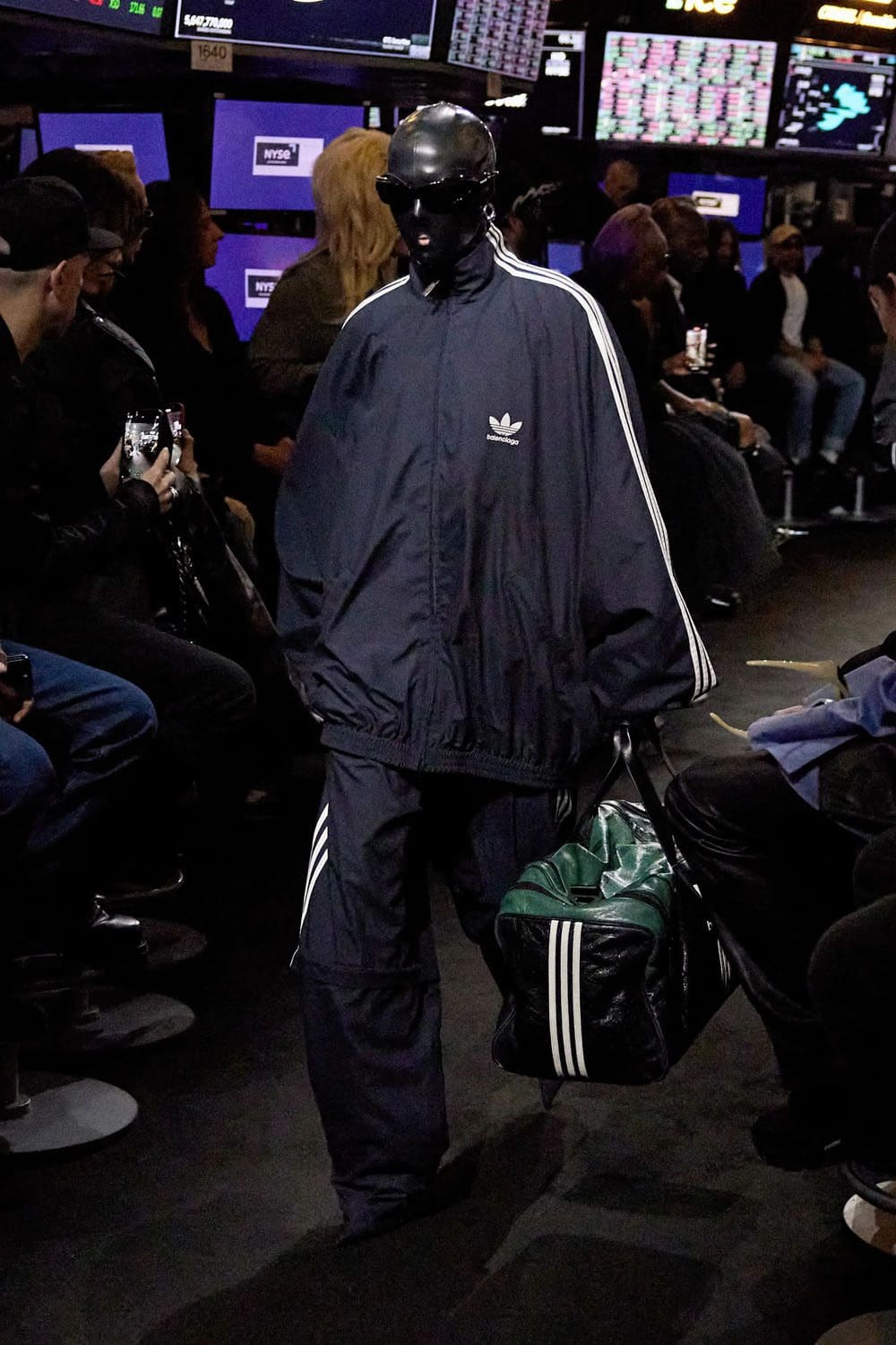 Balenciaga Resort 2023 New York Runway Revistas